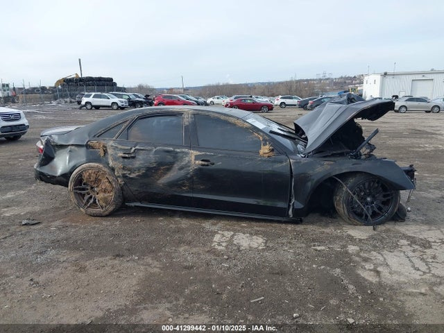 WUAJ5AFD0GN900743 Audi S8