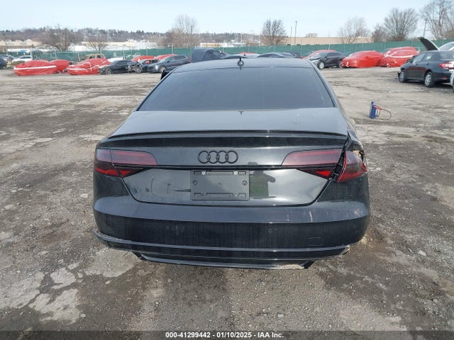 WUAJ5AFD0GN900743 Audi S8