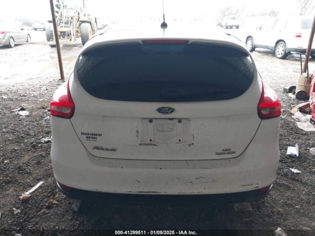 1FADP3K23FL276005 Ford FOCUS SE