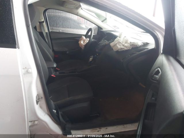 1FADP3K23FL276005 Ford FOCUS SE