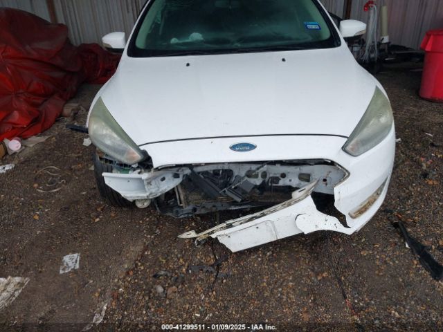 1FADP3K23FL276005 Ford FOCUS SE