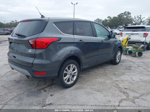1FMCU9GD0KUA72449 Ford ESCAPE SE