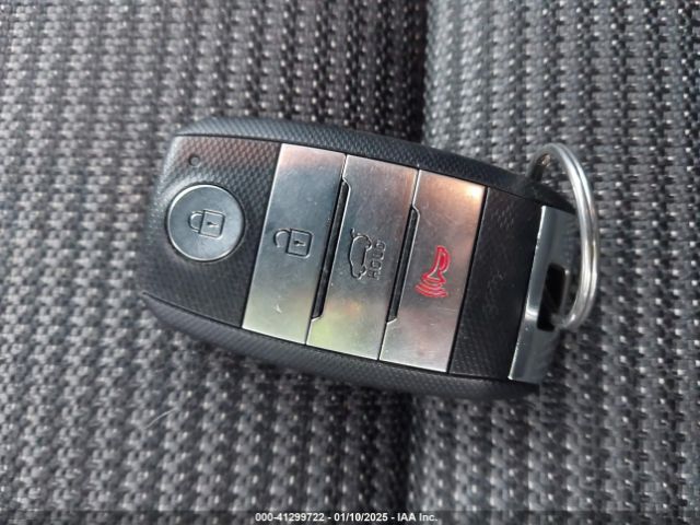 KNDCB3LC2H5048502 KIA NIRO LX