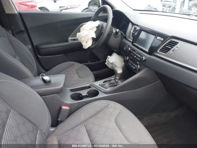 KNDCB3LC2H5048502 KIA NIRO LX
