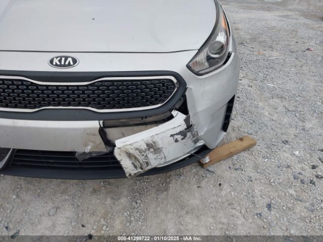 KNDCB3LC2H5048502 KIA NIRO LX