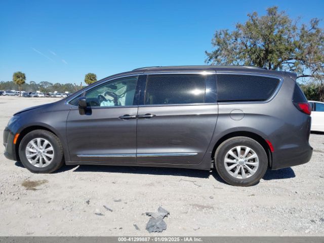 2C4RC1BG2HR741427 Chrysler Pacifica Touring-l