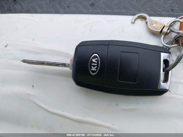KIA SEDONA LX 2016 KNDMB5C14G6155896 Image 11