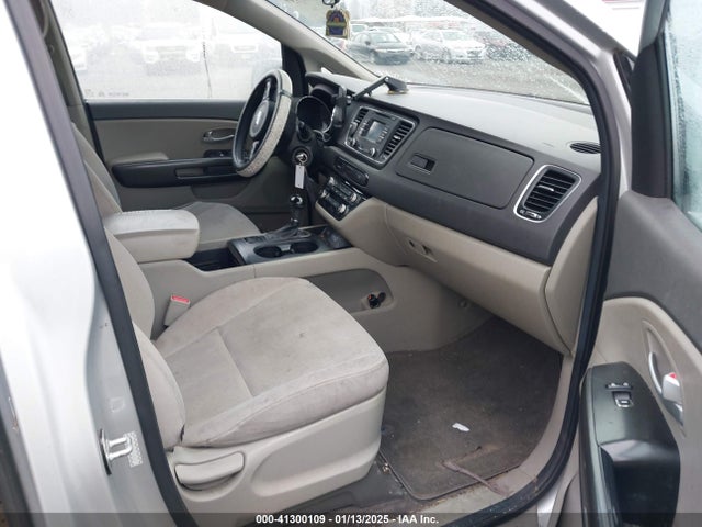 KIA SEDONA LX 2016 KNDMB5C14G6155896 Image 5