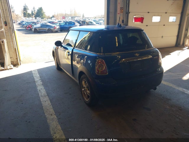 2013 MINI HARDTOP WMWSU3C52DT691054 Photo 2