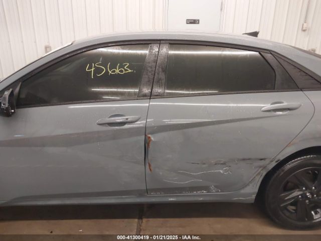 KMHLM4AG4NU245285 Hyundai ELANTRA SEL