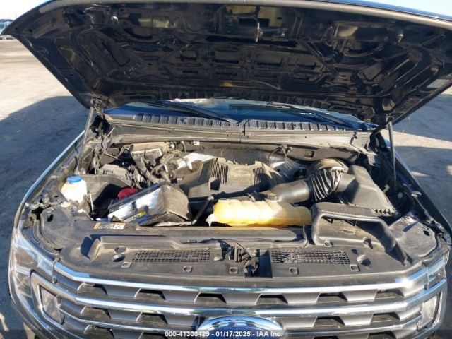 1FMJU1HTXJEA27249 Ford Expedition Xlt