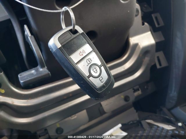 1FMJU1HTXJEA27249 Ford Expedition Xlt