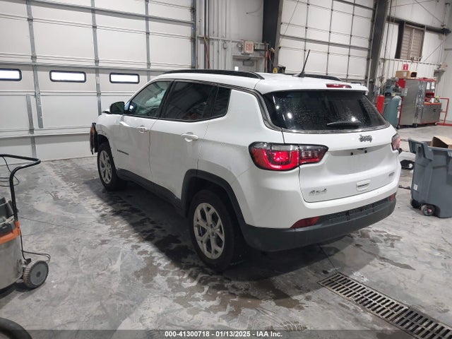Jeep Compass Latitude 4x4 2024 3C4NJDBN0RT119122 Image 3