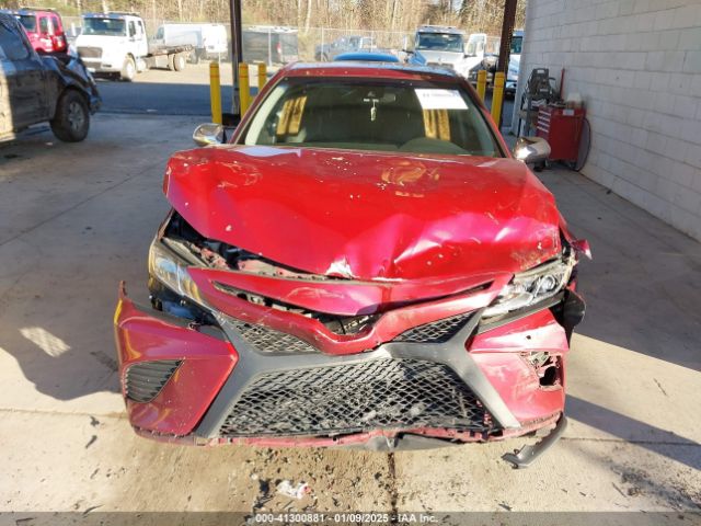 4T1B21HK8JU503702 Toyota Camry Hybrid Se