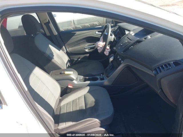 1FMCU0GX9GUB08815 Ford ESCAPE SE
