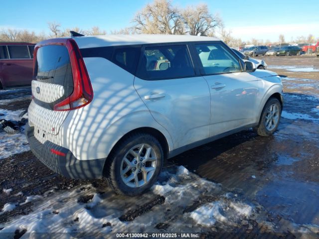 2021 KIA SOUL KNDJ23AU8M7753676 Photo 3