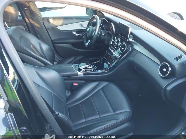 55SWF4JB0GU120472 Mercedes-Benz C 300 Luxury/sport