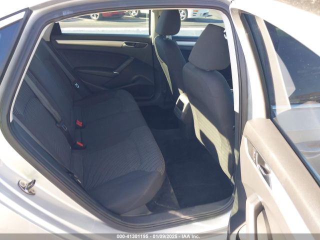 1VWAT7A3XGC057227 Volkswagen Passat 1.8t S