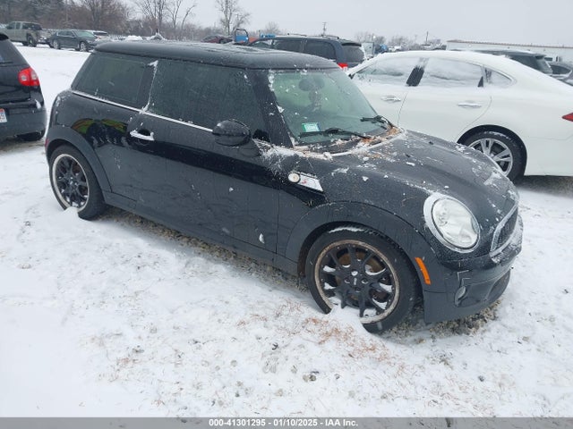 2010 MINI COOPER S WMWMF7C56ATZ71579 Photo 0