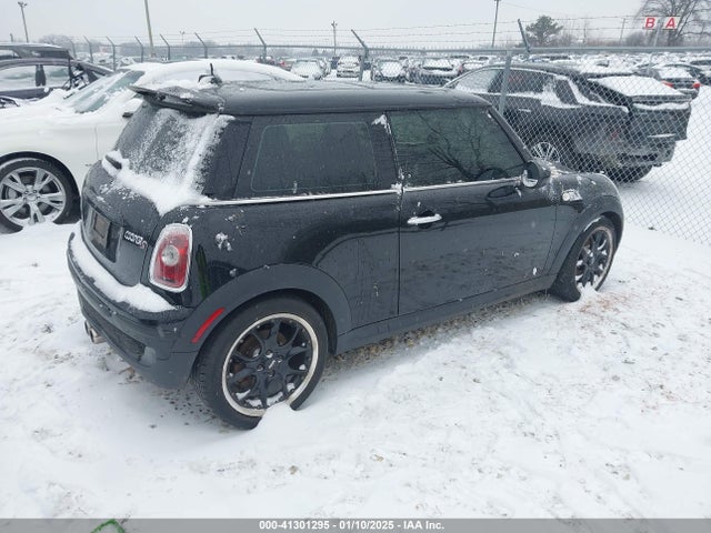 2010 MINI COOPER S WMWMF7C56ATZ71579 Photo 3