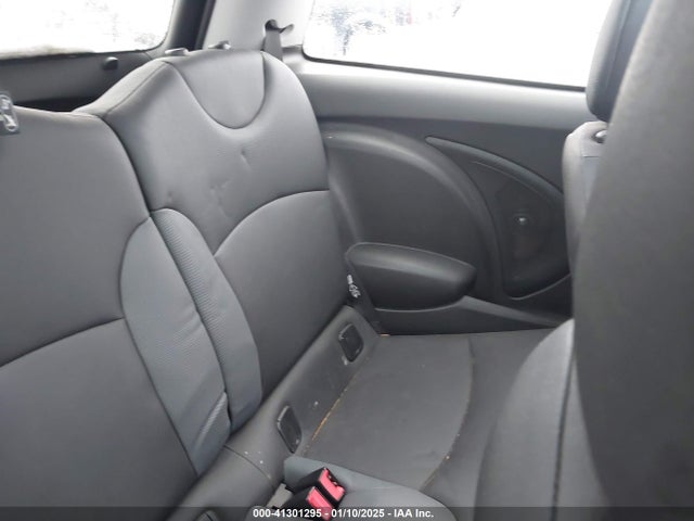2010 MINI COOPER S WMWMF7C56ATZ71579 Photo 7