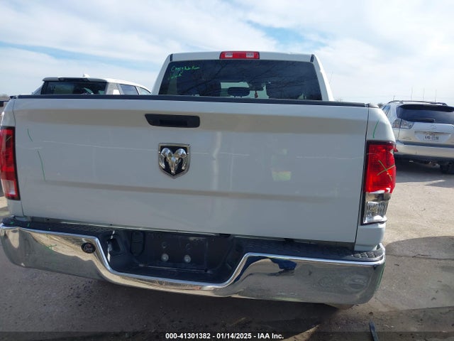 3C6RR6KG9NG388334 RAM 1500 Classic Tradesman  4x2 5'7 Box