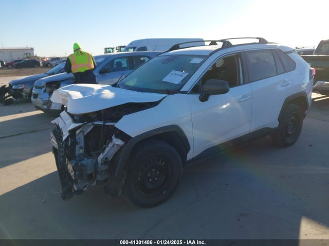 2T3H1RFV0KW055781 Toyota RAV4 LE