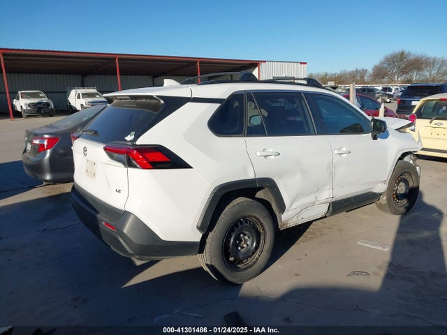 2T3H1RFV0KW055781 Toyota RAV4 LE