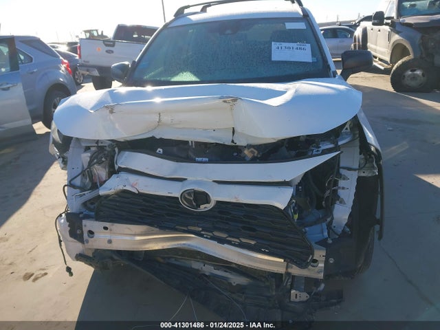2T3H1RFV0KW055781 Toyota RAV4 LE