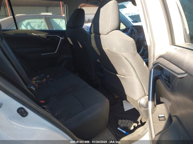 2T3H1RFV0KW055781 Toyota RAV4 LE
