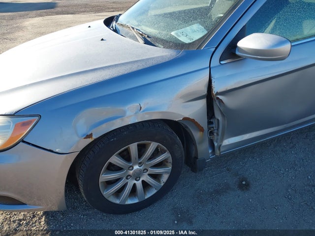 Chrysler 200 Touring 2014 1C3CCBBBXEN197935 Image 6