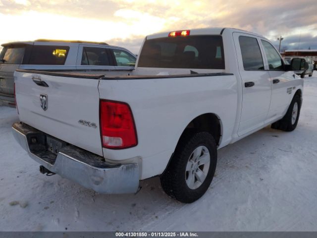 3C6RR7KT5NG174427 RAM 1500 Classic Tradesman  4x4 5'7 Box