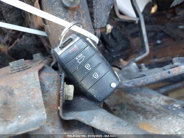 KNDJP3A55E7018276 KIA SOUL +