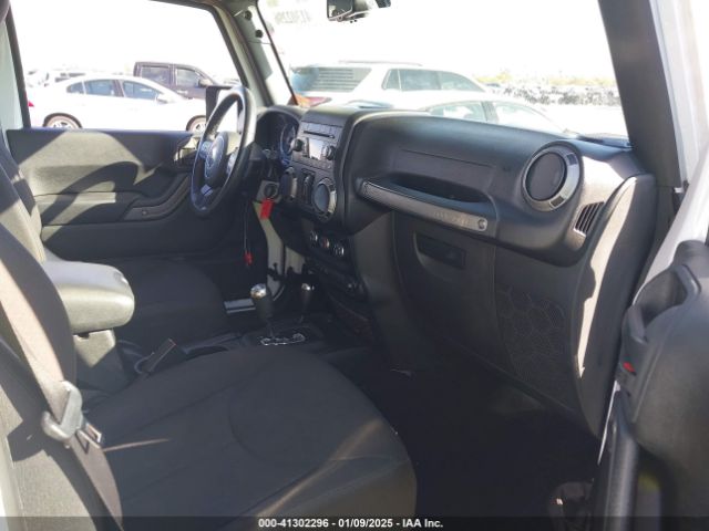 1C4BJWDGXHL535797 Jeep Wrangler Unlimited Sport 4x4
