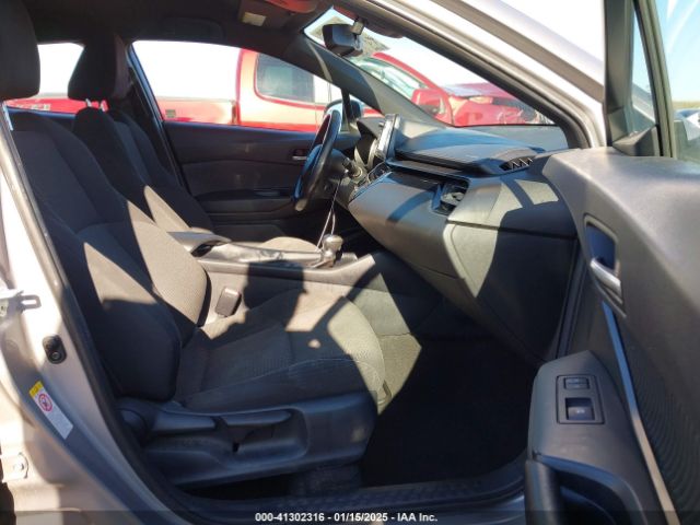 NMTKHMBX3JR032571 Toyota C-HR XLE