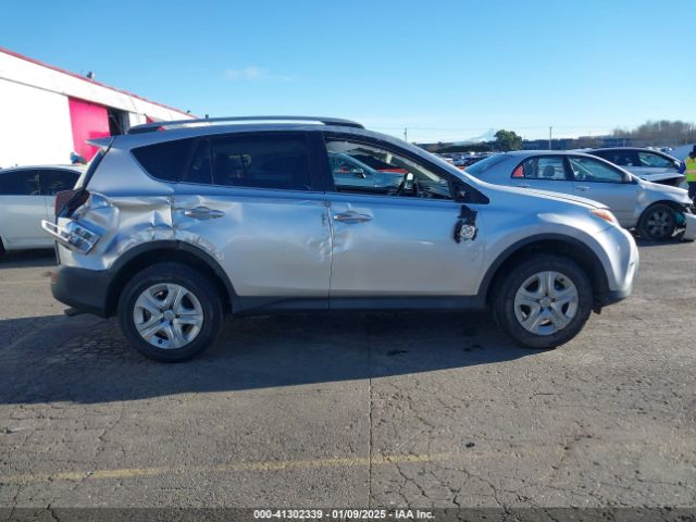 2T3BFREV1FW335935 Toyota RAV4 LE