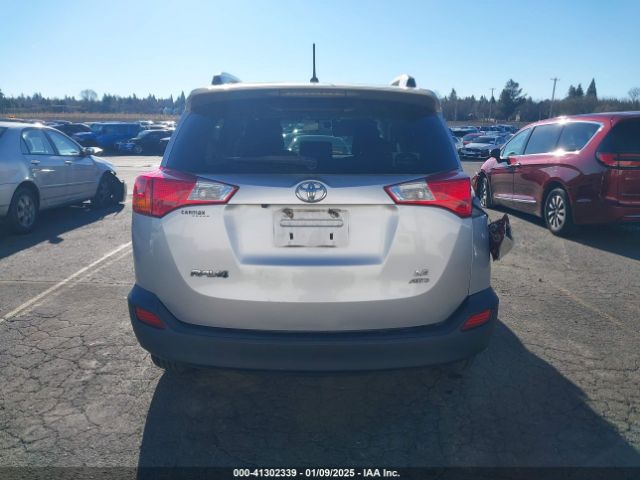 2T3BFREV1FW335935 Toyota RAV4 LE