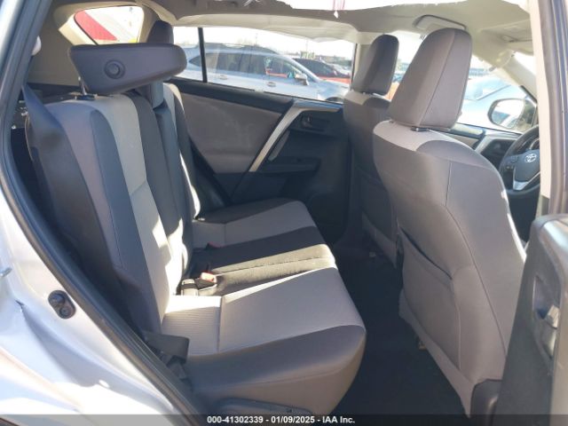 2T3BFREV1FW335935 Toyota RAV4 LE