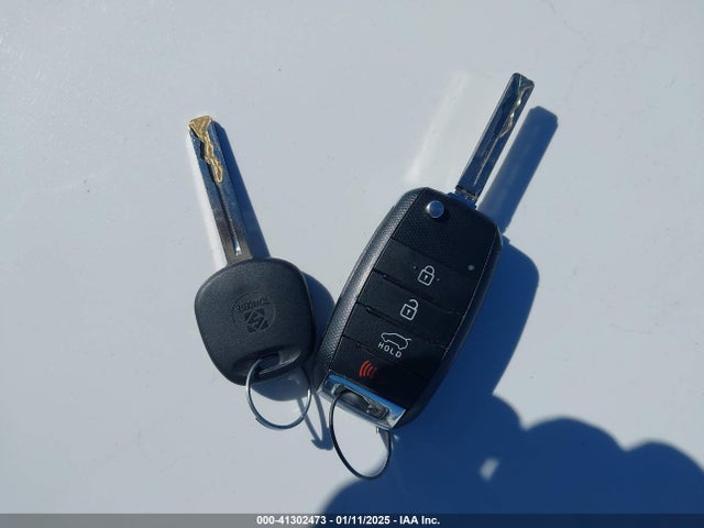 KIA SOUL + 2017 KNDJP3A55H7475917 Image 11