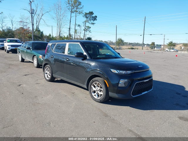 KIA SOUL LX 2022 KNDJ23AU7N7183865 Image 1