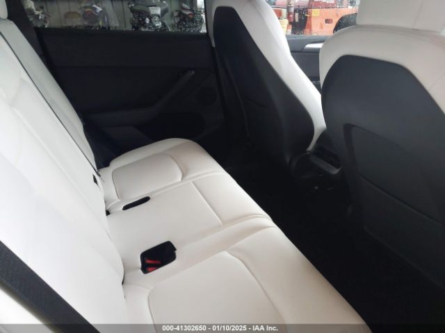 7SAYGAEE2NF570103 Tesla Model Y Long Range Dual Motor All-wheel Drive