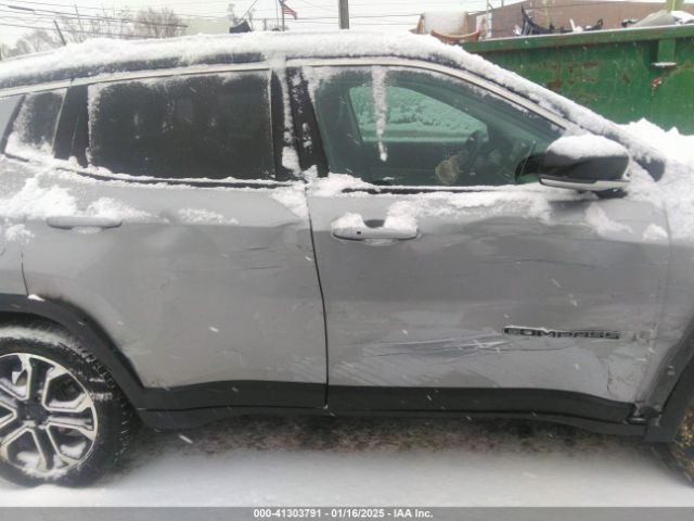 3C4NJDCB7NT104499 Jeep Compass Limited 4x4