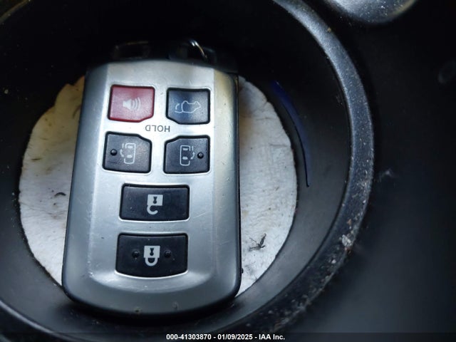 5TDYK3DC9GS754220 Toyota Sienna Xle Premium 8 Passenger