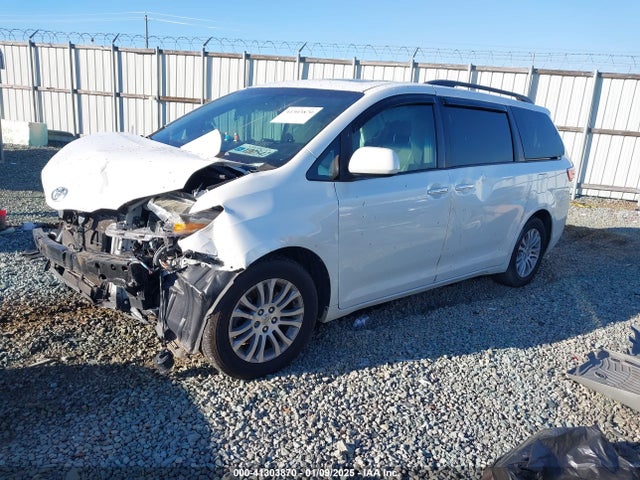 5TDYK3DC9GS754220 Toyota Sienna Xle Premium 8 Passenger