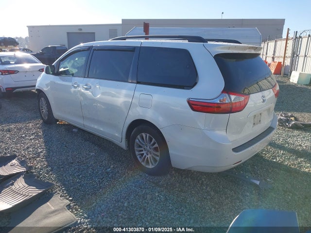 5TDYK3DC9GS754220 Toyota Sienna Xle Premium 8 Passenger