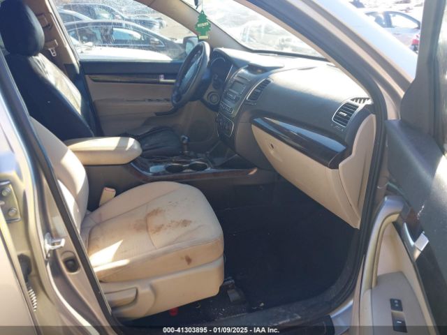 5XYKT3A66EG477120 KIA SORENTO LX