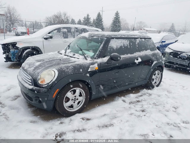2010 MINI COOPER WMWMF3C53ATZ26043 Photo 1