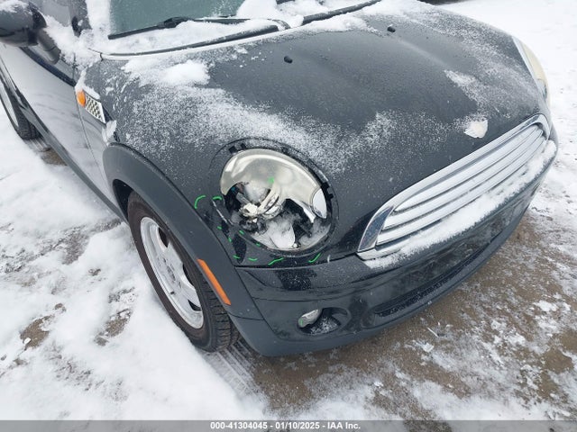2010 MINI COOPER WMWMF3C53ATZ26043 Photo 5