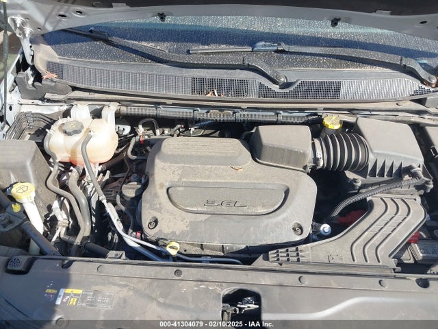 2C4RC1CG8NR215782 Chrysler Voyager Lx