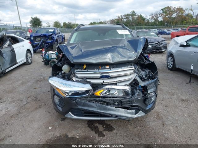 1FMCU0HD9JUC44888 Ford ESCAPE SEL